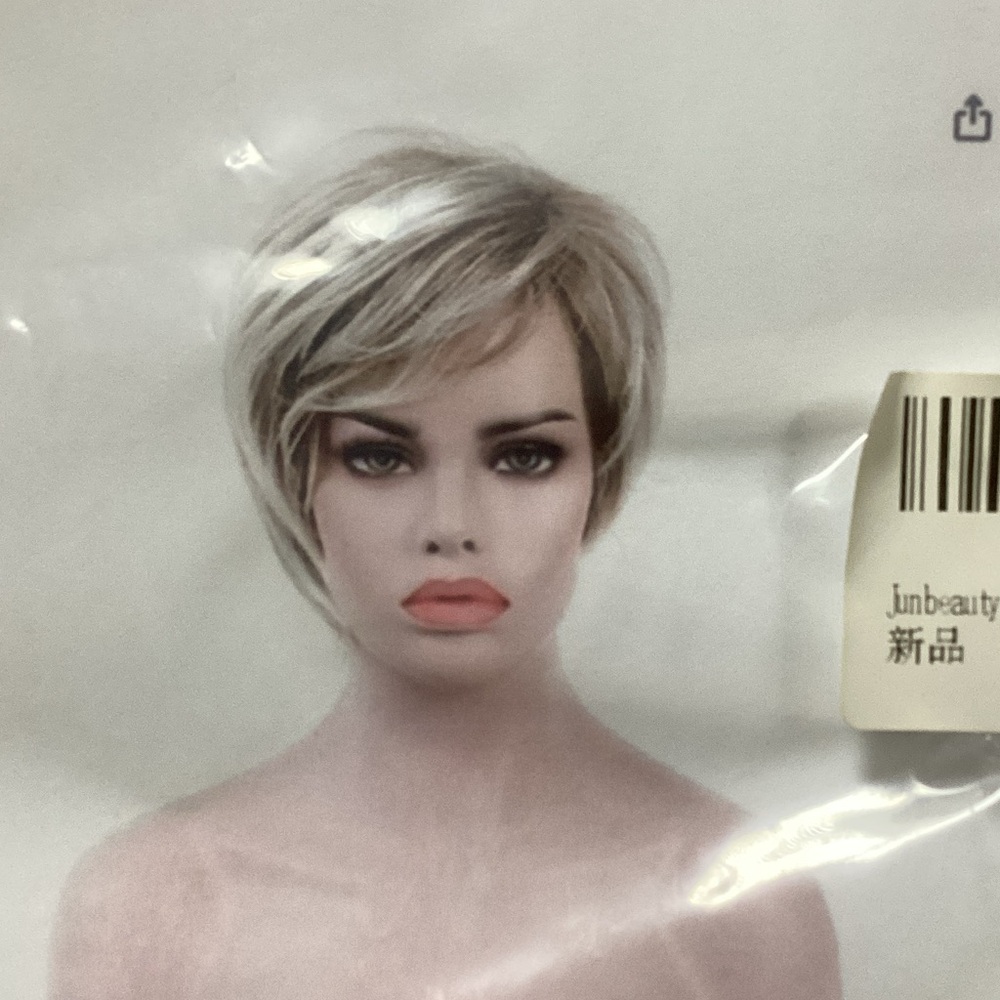 Short Blonde Synthetic Women’s Wig - Natural Blonde Highlights
